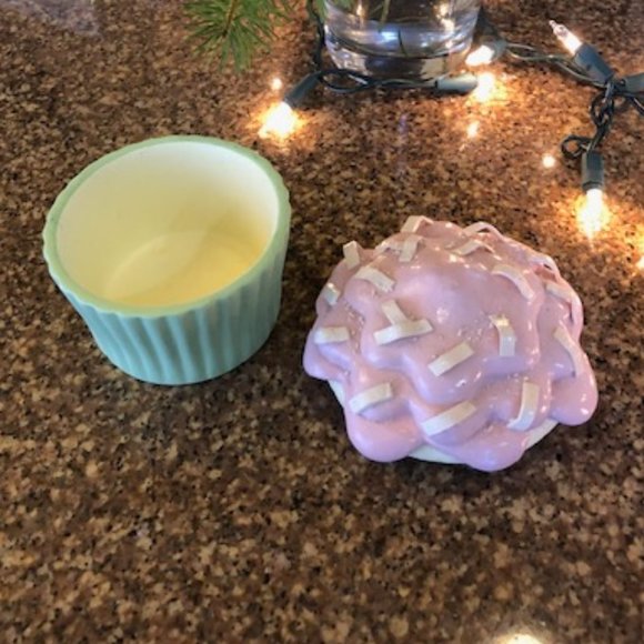 Resin Large Celebratory Sprinkle Top Cupcake Birthday Trinket Box w/FREE Votive - Picture 7 of 10